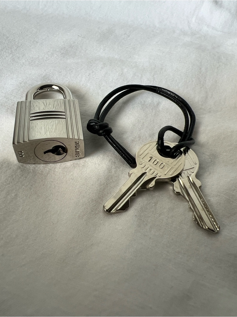 Hermès Padlock and Key Set #100 Never used. Lowest Price I can offer!!! - Picture 2 of 7